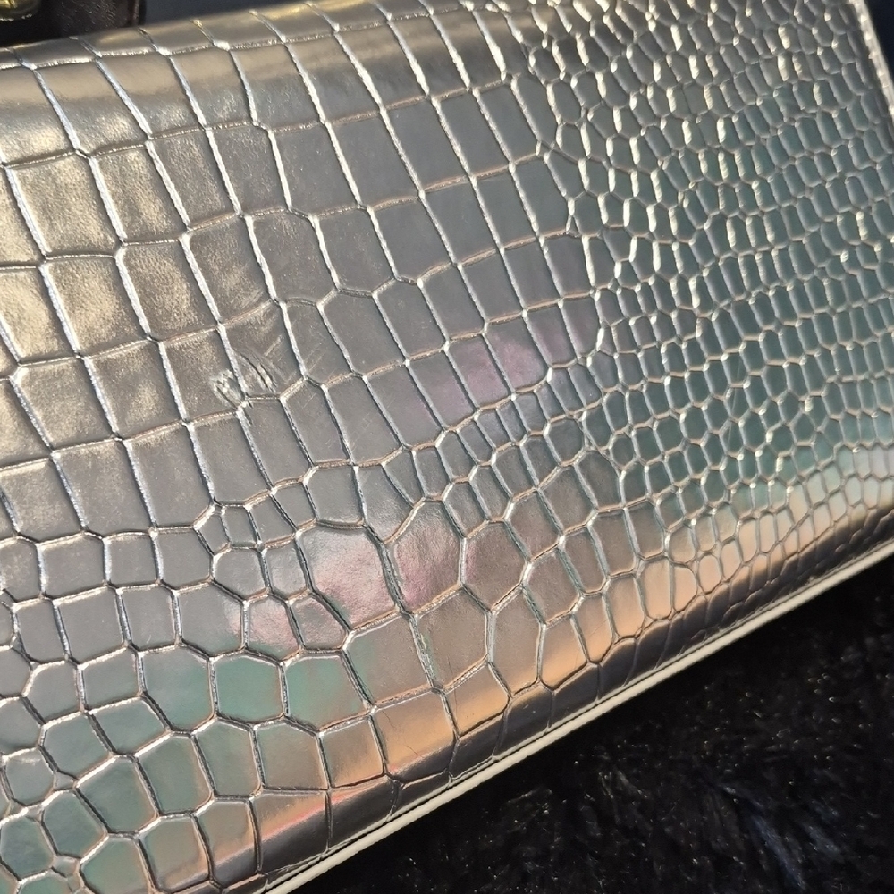 Chic Silver Crocodile Embossed Clutch with Gold Leopard Handle - Picture 17 of 17